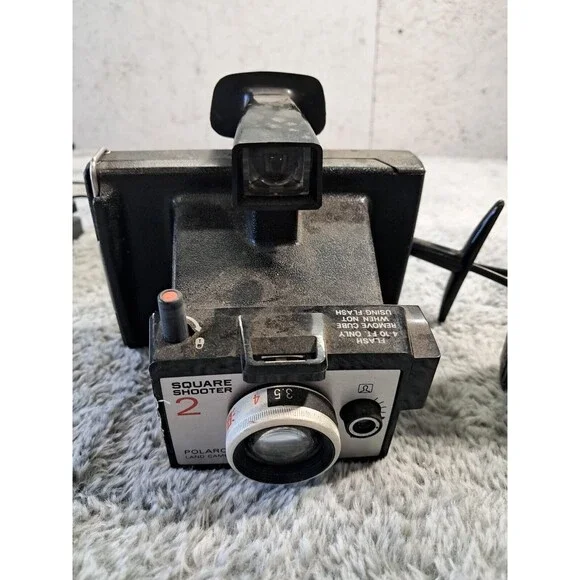 Lot VTG Polaroid Square Shooter 2 Land Camera Photography Decorations Untested - Picture 2 of 12